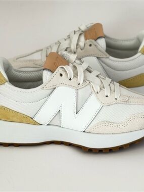 New Balance Women’s 327 Sneakers - WS327RE - size 6.5 - New